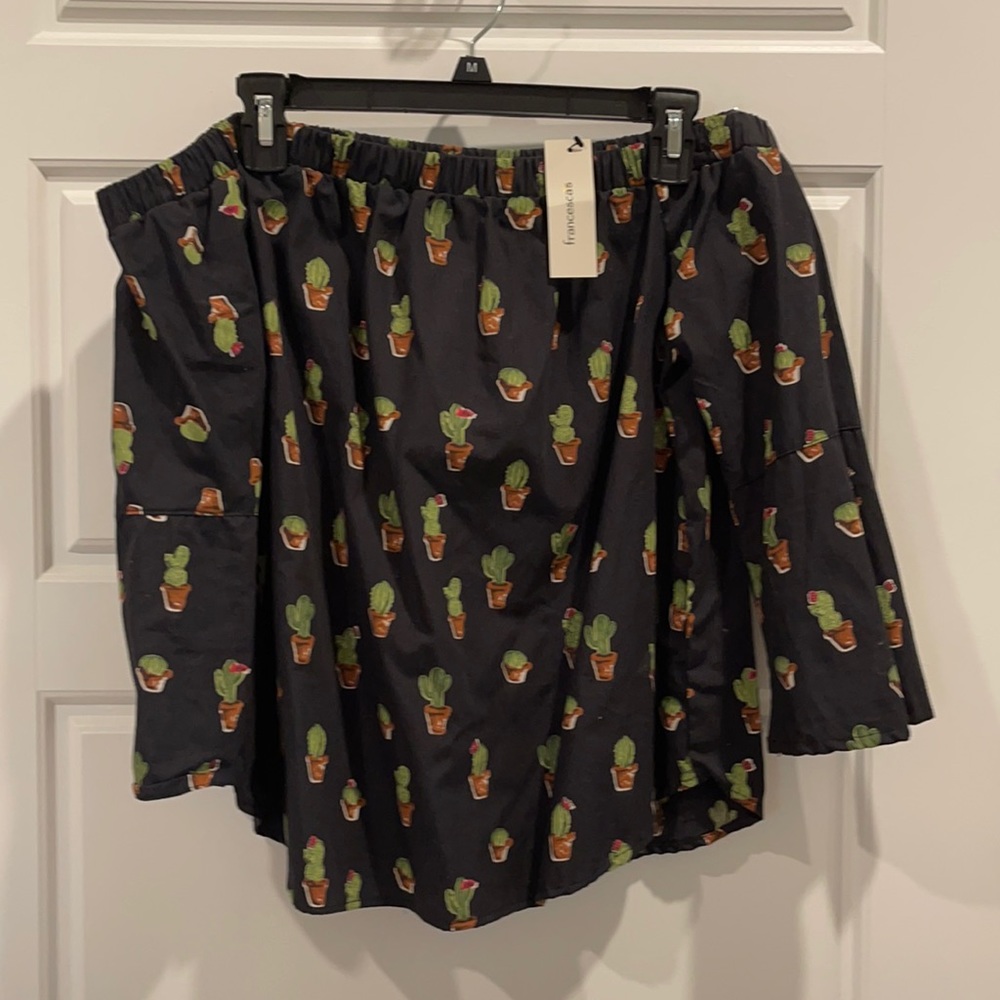 NWT off shoulder adorable cactus top
